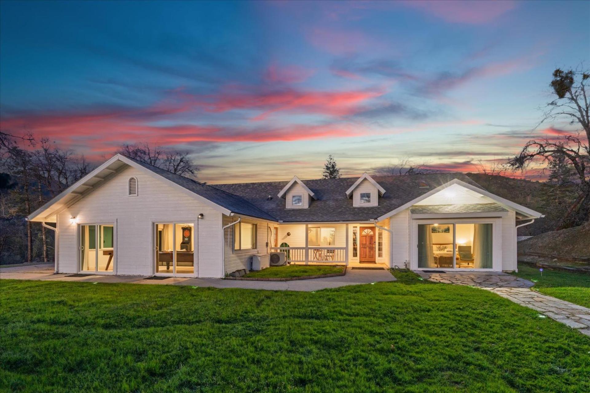 New Yosemite Dream Nest With Huge Views/spa/firepit/pet Friendly Vakantiehuis
